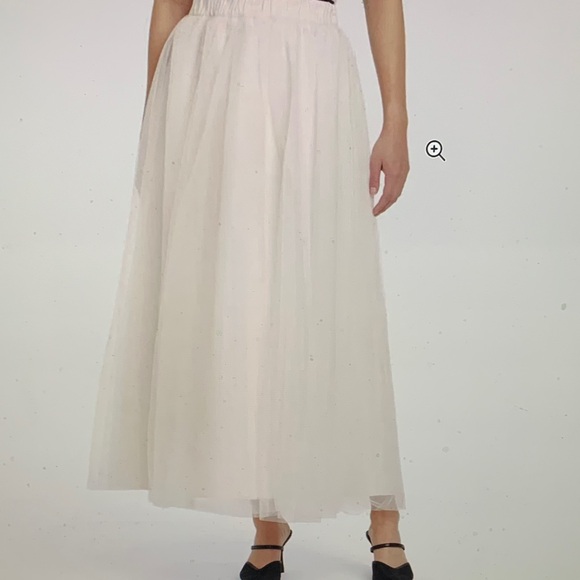 a new day Dresses & Skirts - NWOT A New Day Creme fully lined tulle Skirt ladies Large